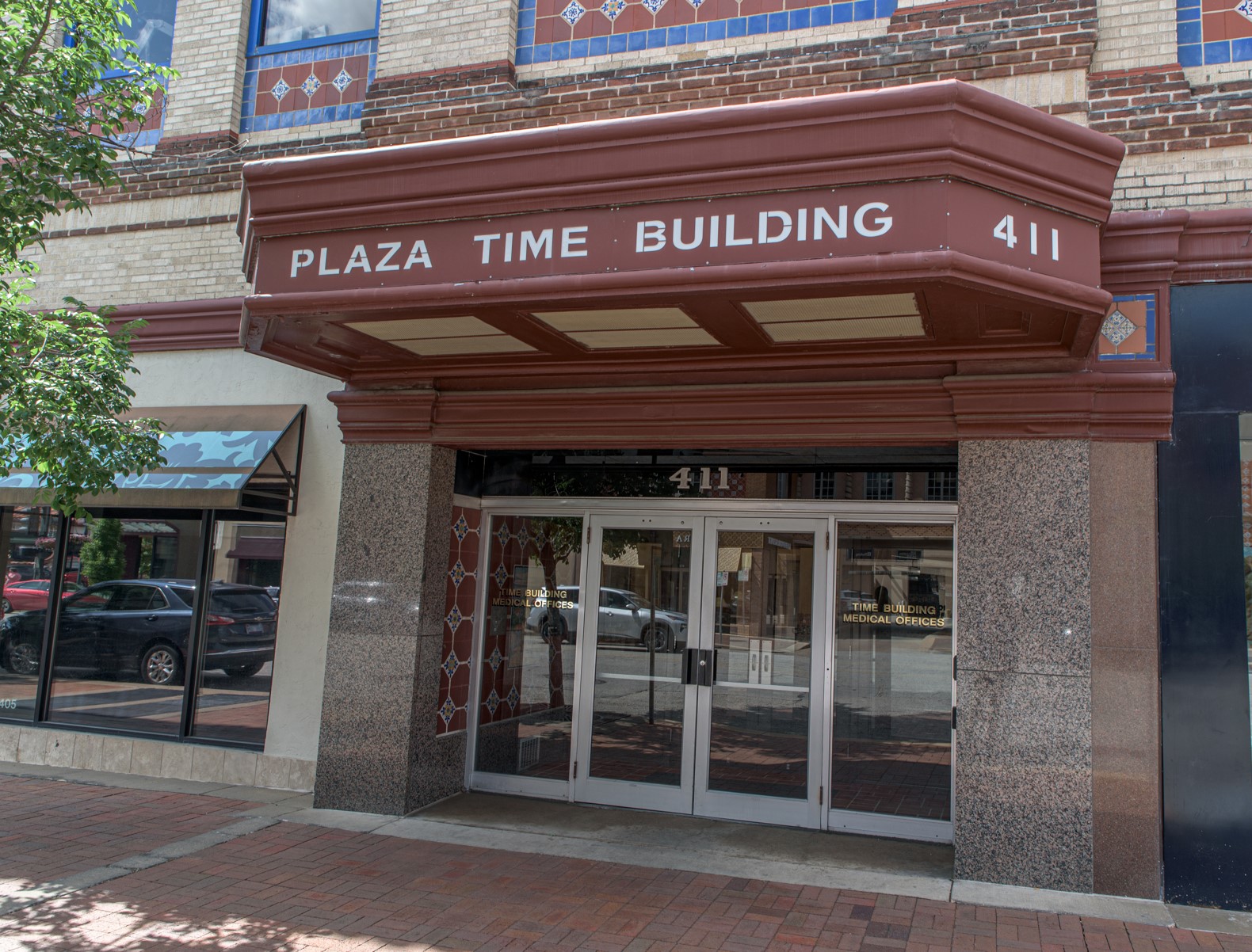Entrance to the Plaza Time Building